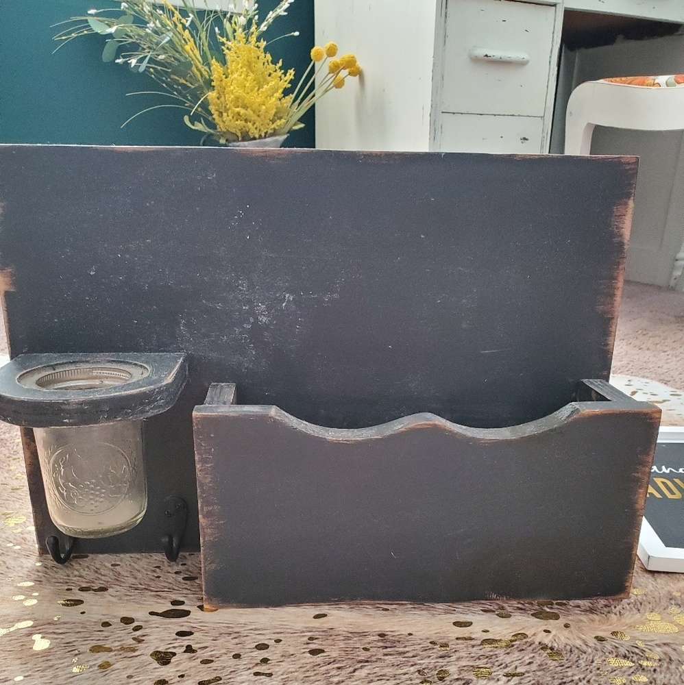 Wall mail holder